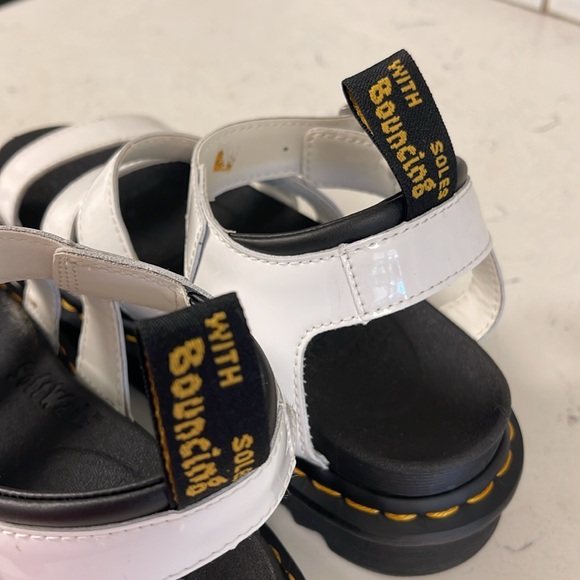 DR. Marten’s BLAIRE White HYDRO Synthetic LEATHER STRAP SANDALS Size 7 - Picture 16 of 17